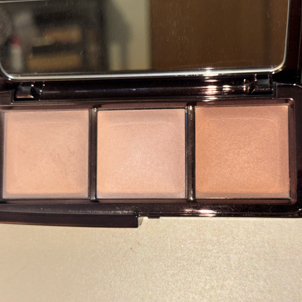 Hourglass highlighter palette